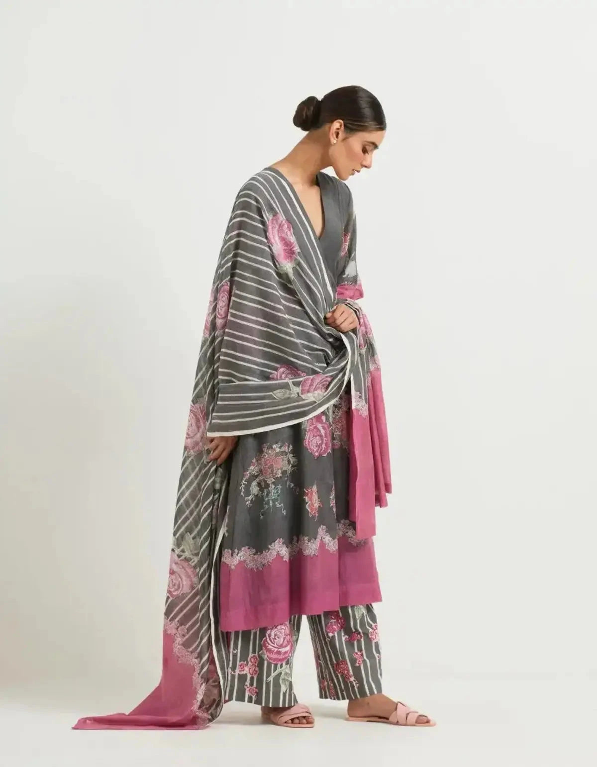 Toile Noir Border Kurta Sets - Pallodstore