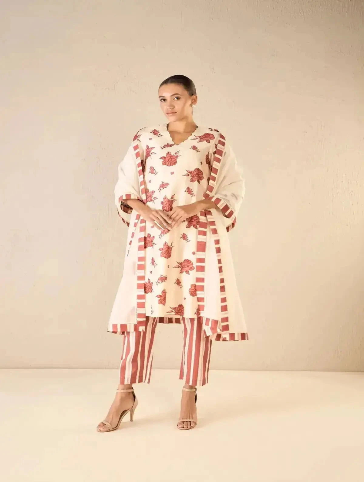 Vintage Red Rose Chanderi Scallop Neck Set - Pallodstore