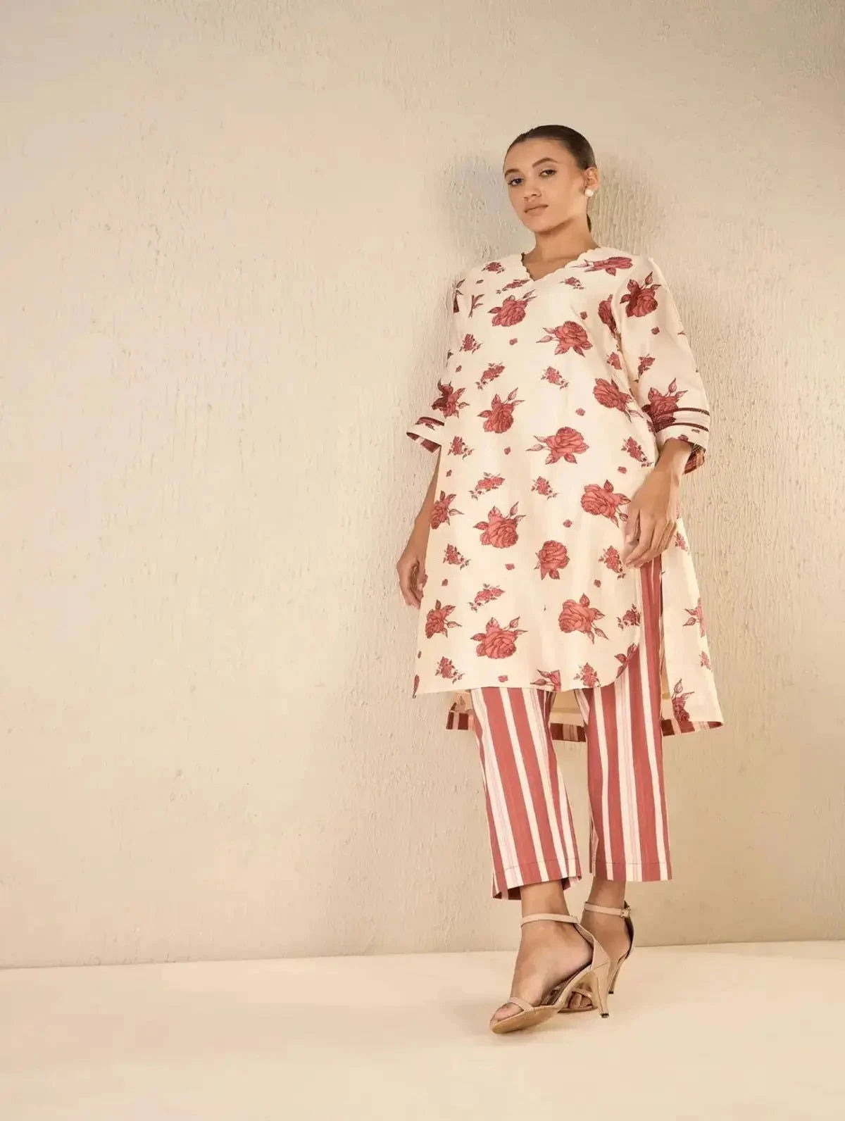 Vintage Red Rose Chanderi Scallop Neck Set - Pallodstore