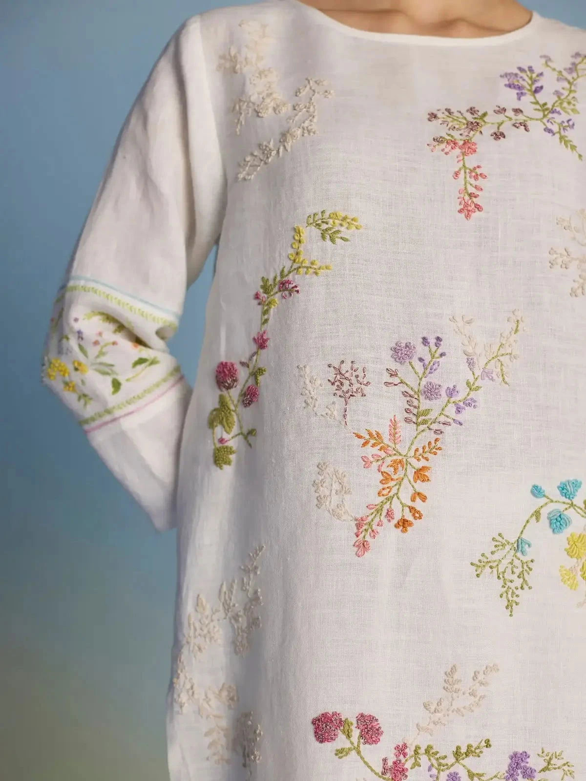 White Hand-Embroidered Linen Kurta Set - Pallodstore