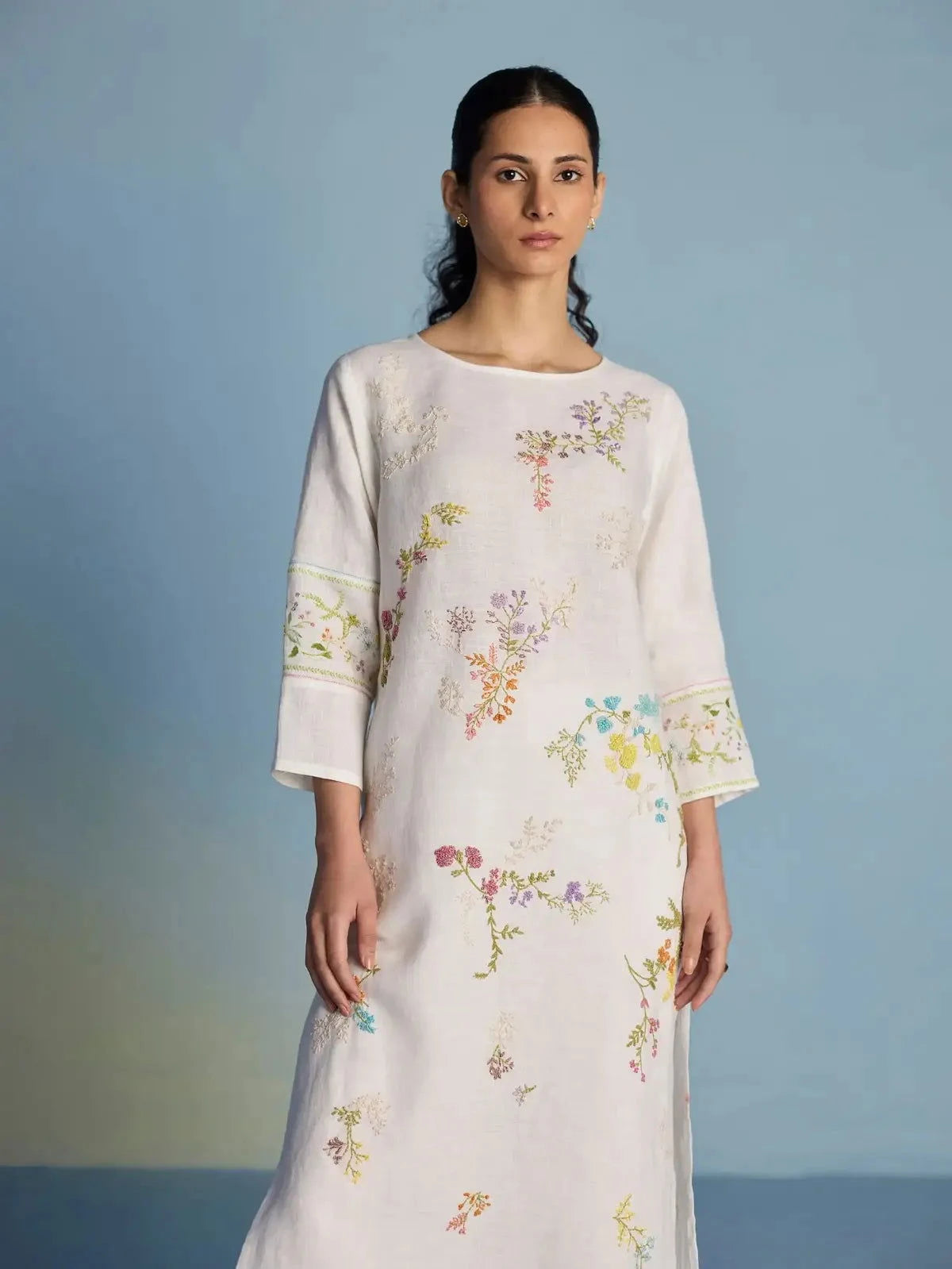White Hand-Embroidered Linen Kurta Set - Pallodstore