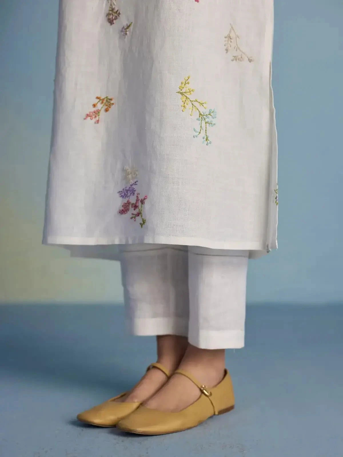 White Hand-Embroidered Linen Kurta Set - Pallodstore