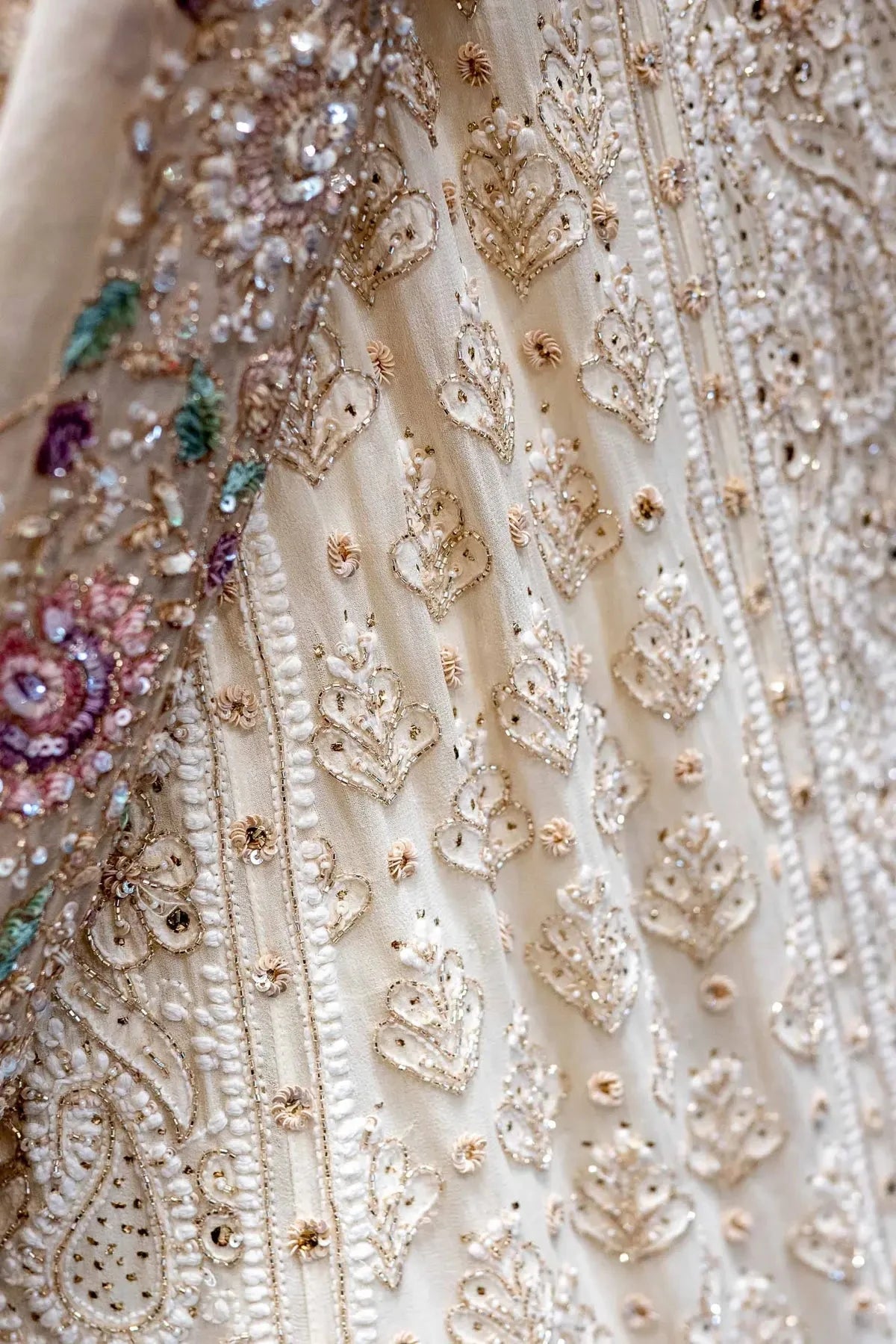 White Lucknowi Lehenga - Pallodstore