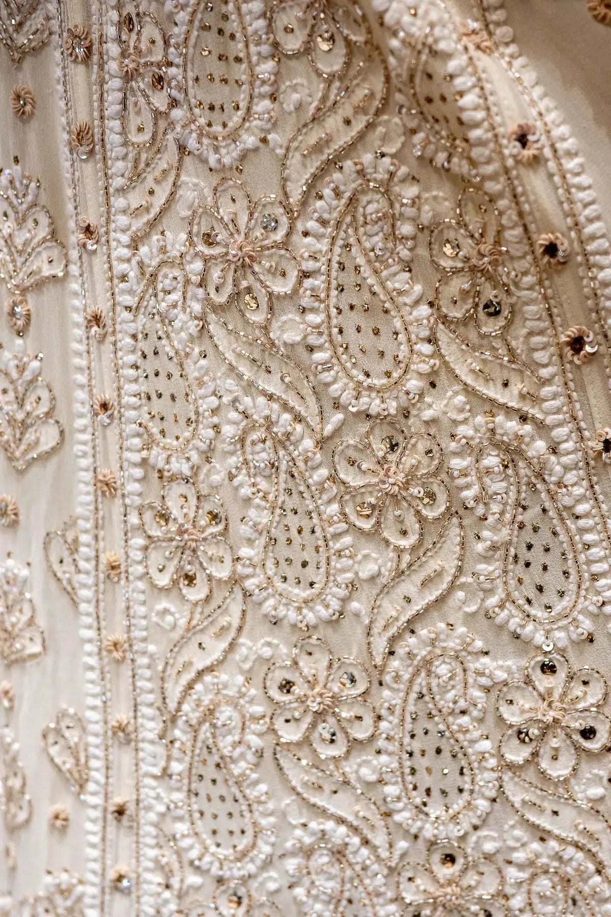 White Lucknowi Lehenga - Pallodstore
